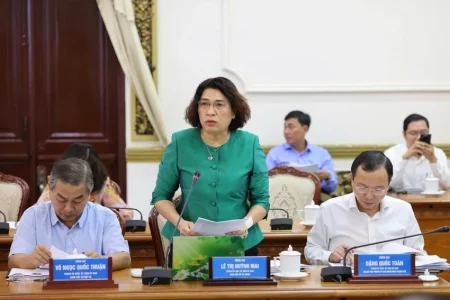 Giám đốc Sở Tài chính Lê Thị Huỳnh Mai phát biểu tại buổi họp sáng 8/5. Ảnh: TTBC TP.HCM.