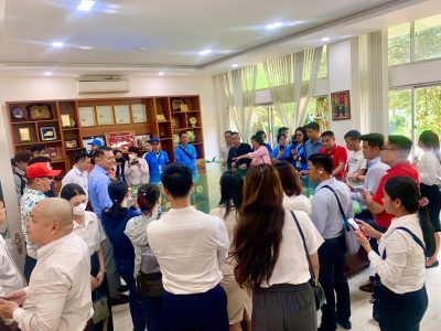 Khách hàng đi tham quan dự án Phước Đông New City